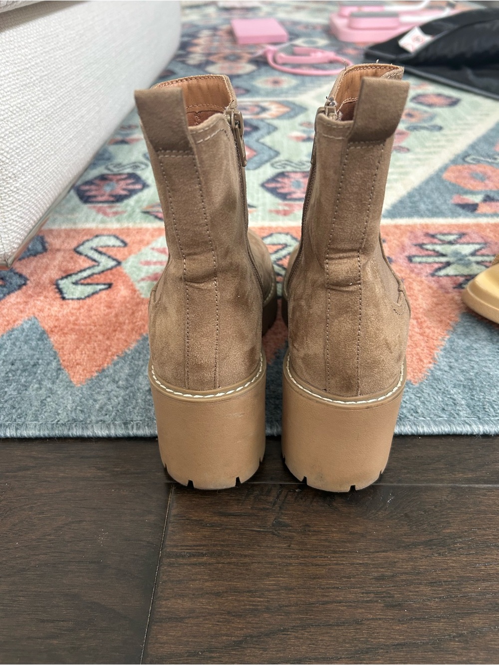 Universal Thread Tan Suede Platform Chelsea Boots - Picture 4 of 6